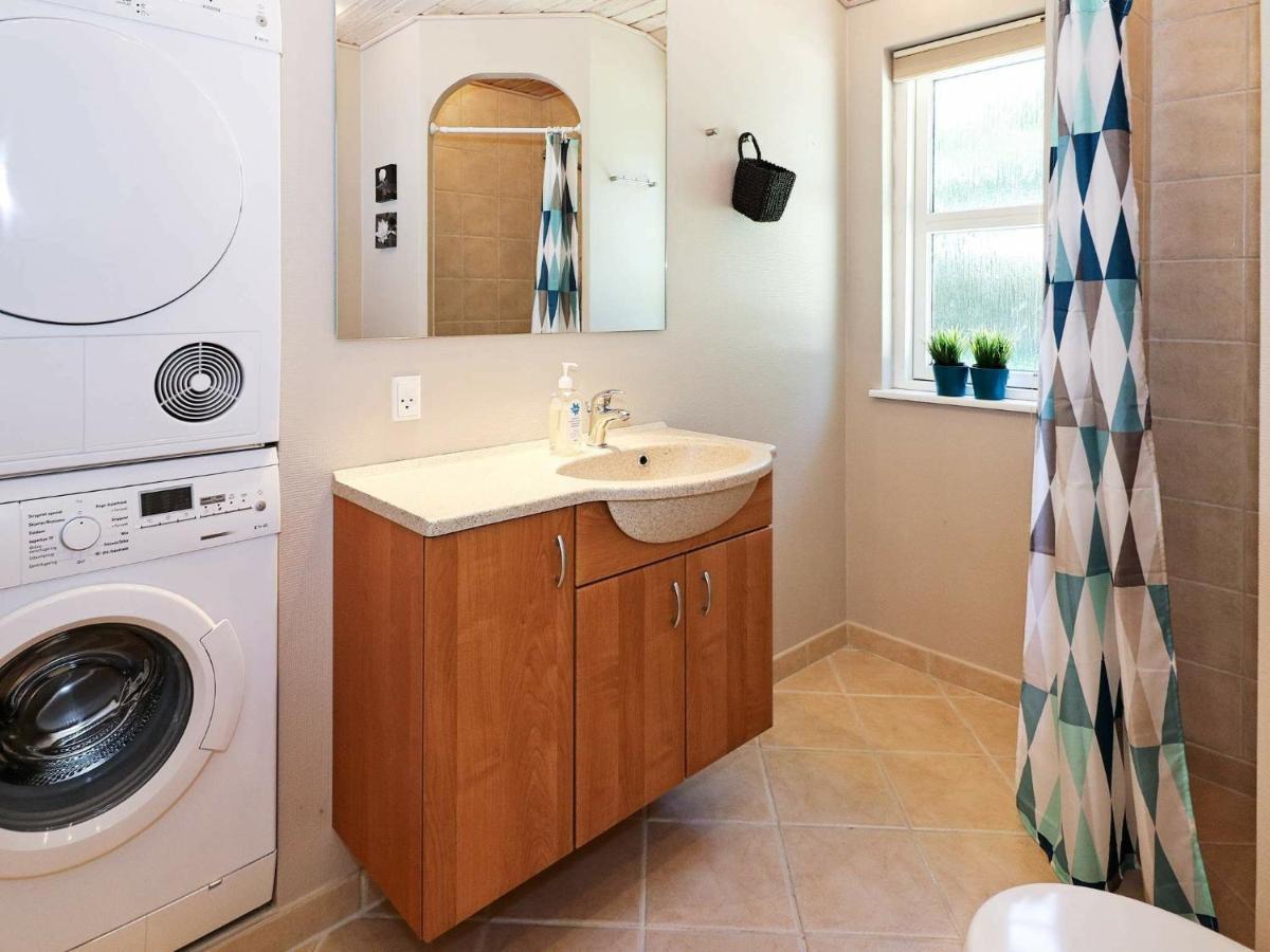 6 Person Holiday Home In Hadsund Odde Bilik gambar